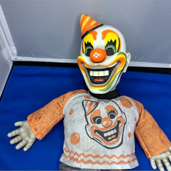 Spirit Halloween Vintage Clown Doll - Speaking Motion Sensor - Picture 2 of 7